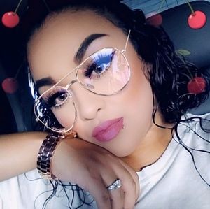 Meet your Posher, Crystal